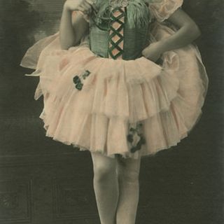 Laurel Gill aged 14, 1930. Courtesy SLQ.