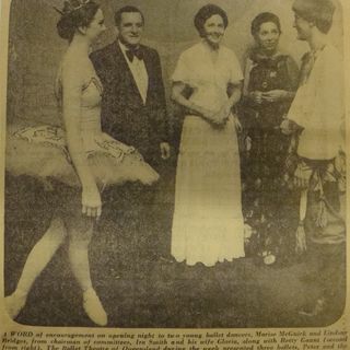 L to R: Marise McGuirk, BTQ Chairman Ira Smith, Gloria Smith, Betty Gaunt & Lindsay Bridges. The Sunday Mail, 13 November 1977