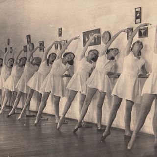 Early training at the barre. Courtesy Judith and Wendy Lowe.