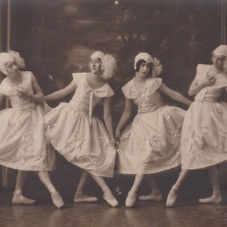 Daphen Sapsford, Phyllis Danaher, Katharine Cook, Billie Spiller in 'The Quaker Girl' 1929. Courtesy Judith and Wendy Lowe.